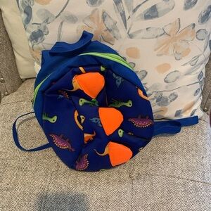 Dinosaur mini backpack with Detachable strap.